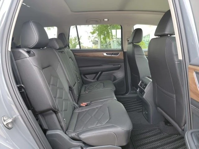 2026 Volkswagen Atlas SE w/Tech - Photo 17