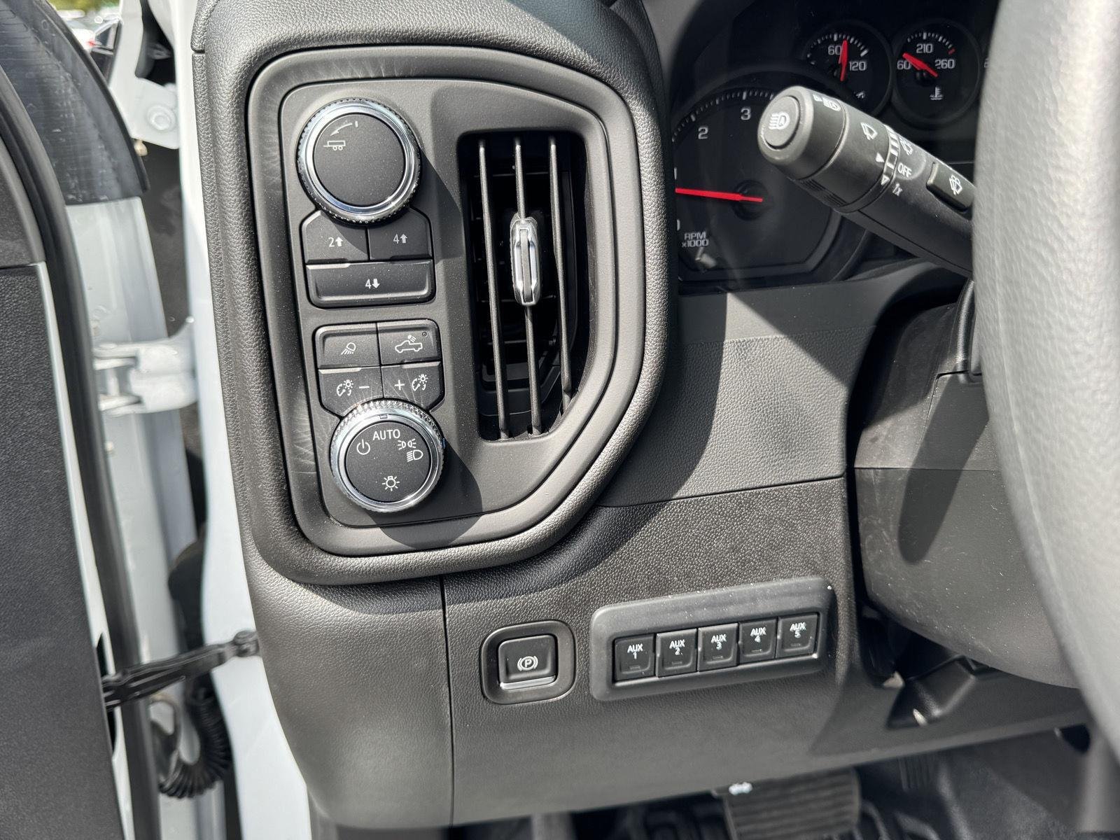 2025 GMC Sierra 3500HD Pro - Photo 19