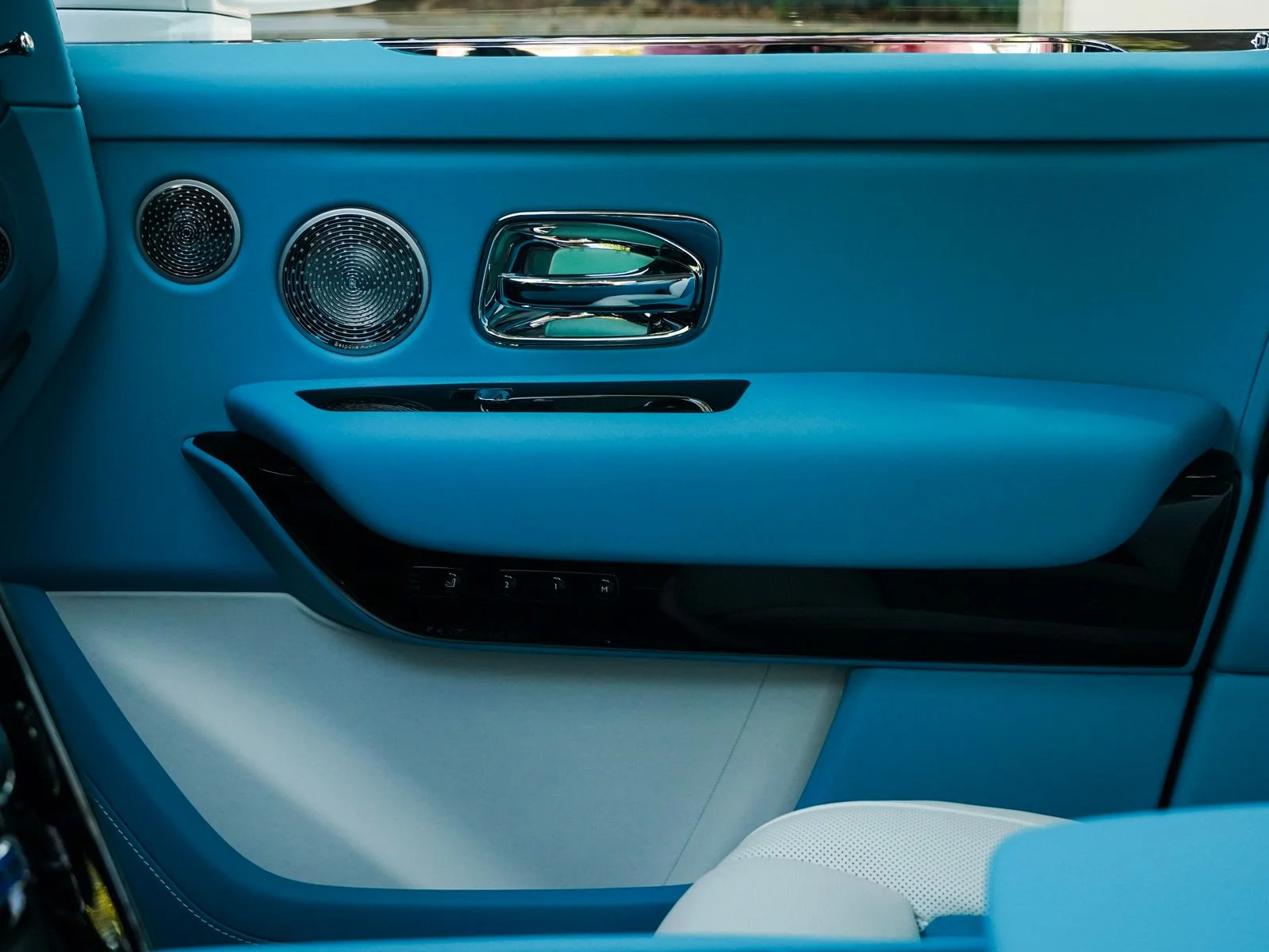 New 2027 Arctic White Rolls-Royce Black Badge image 10