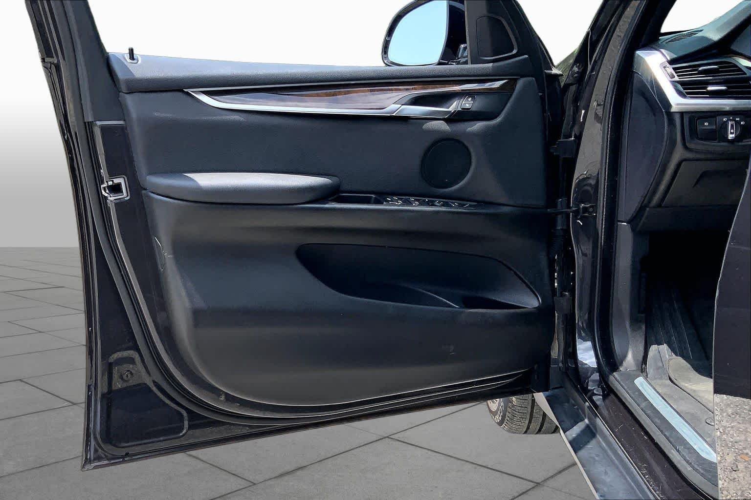 Used 2018 Dark Graphite Metallic BMW sDrive35i image 22