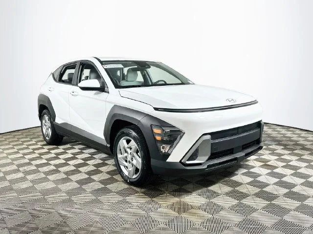 New 2027 White Hyundai SE image 1