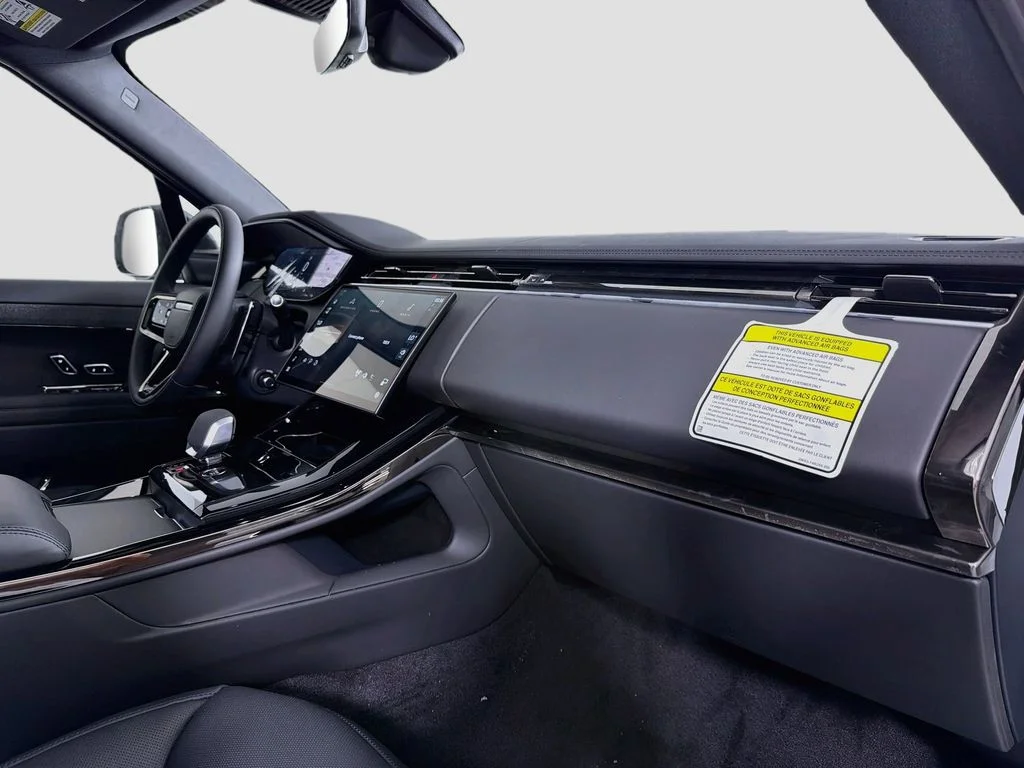 New 2026 Fuji White Land Rover Dynamic SE image 31