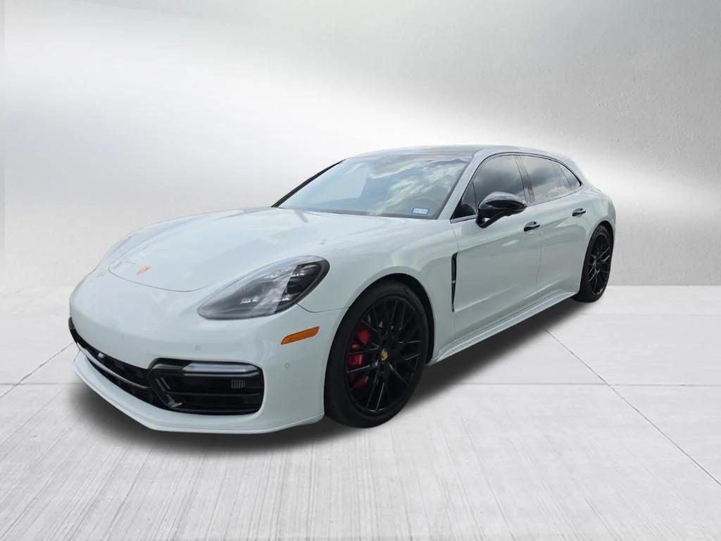 2020 Porsche Panamera GTS Sport Turismo's photo