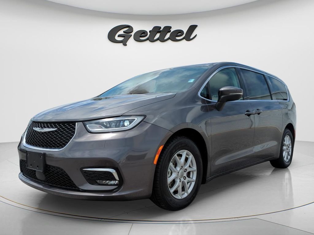 2023 Chrysler Pacifica Touring L's photo