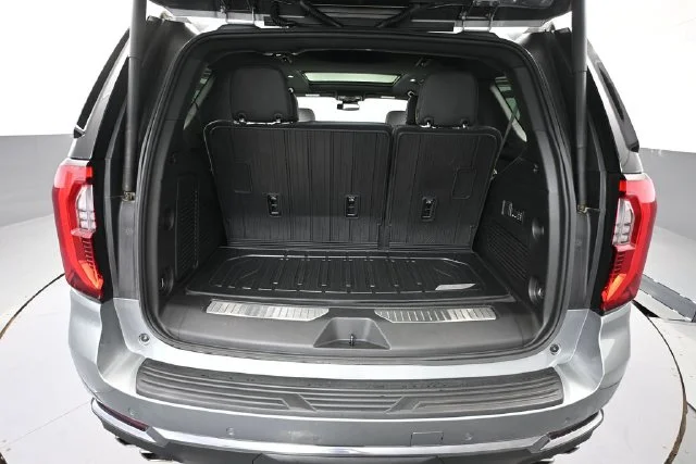 Used 2025 Silver GMC AT4 image 40