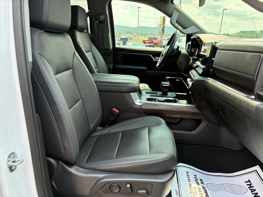 Used 2023 White GMC SLT image 20