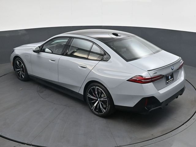 Used 2026 Gray BMW 550e xDrive image 27