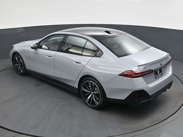 Used 2026 Gray BMW 550e xDrive image 27