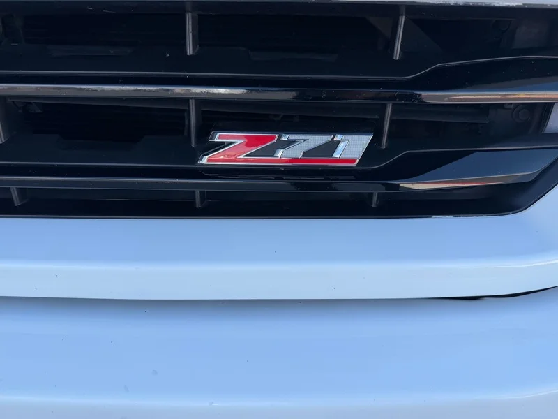 Used 2017 SUMMIT WHITE Chevrolet LT image 31