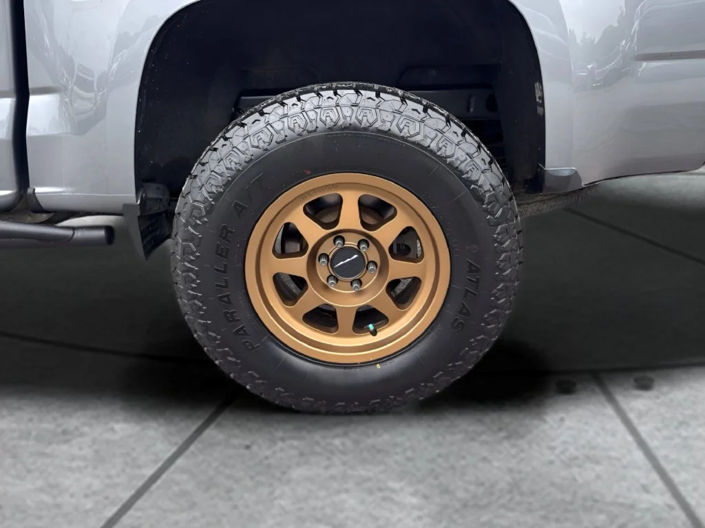 Used 2022 Gray Chevrolet Z71 image 17