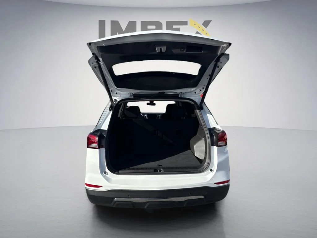 Used 2024 Summit White Chevrolet LT image 29