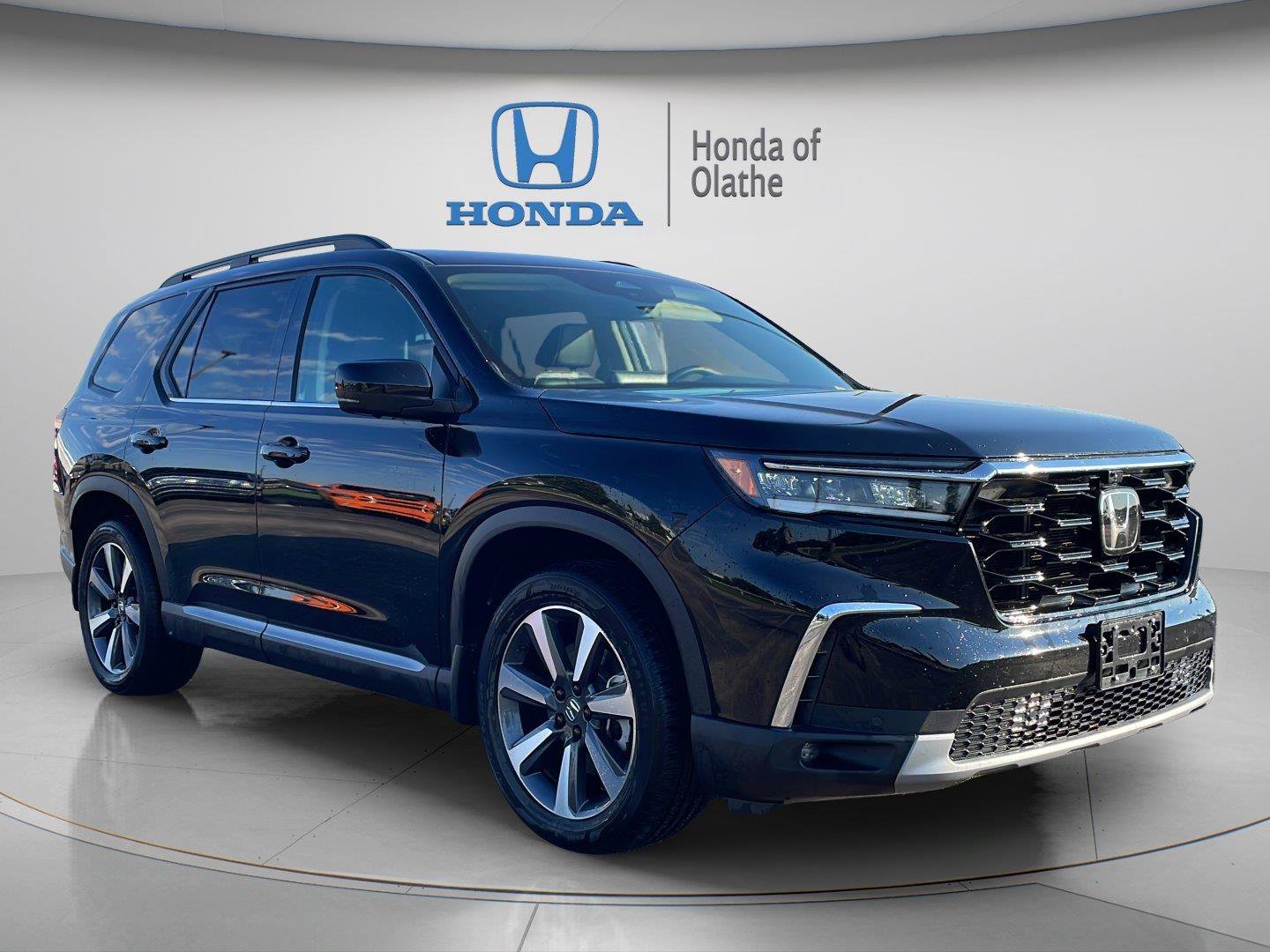 Certified Used 2024 Crystal Black Pearl Honda AWD ELITE image 15