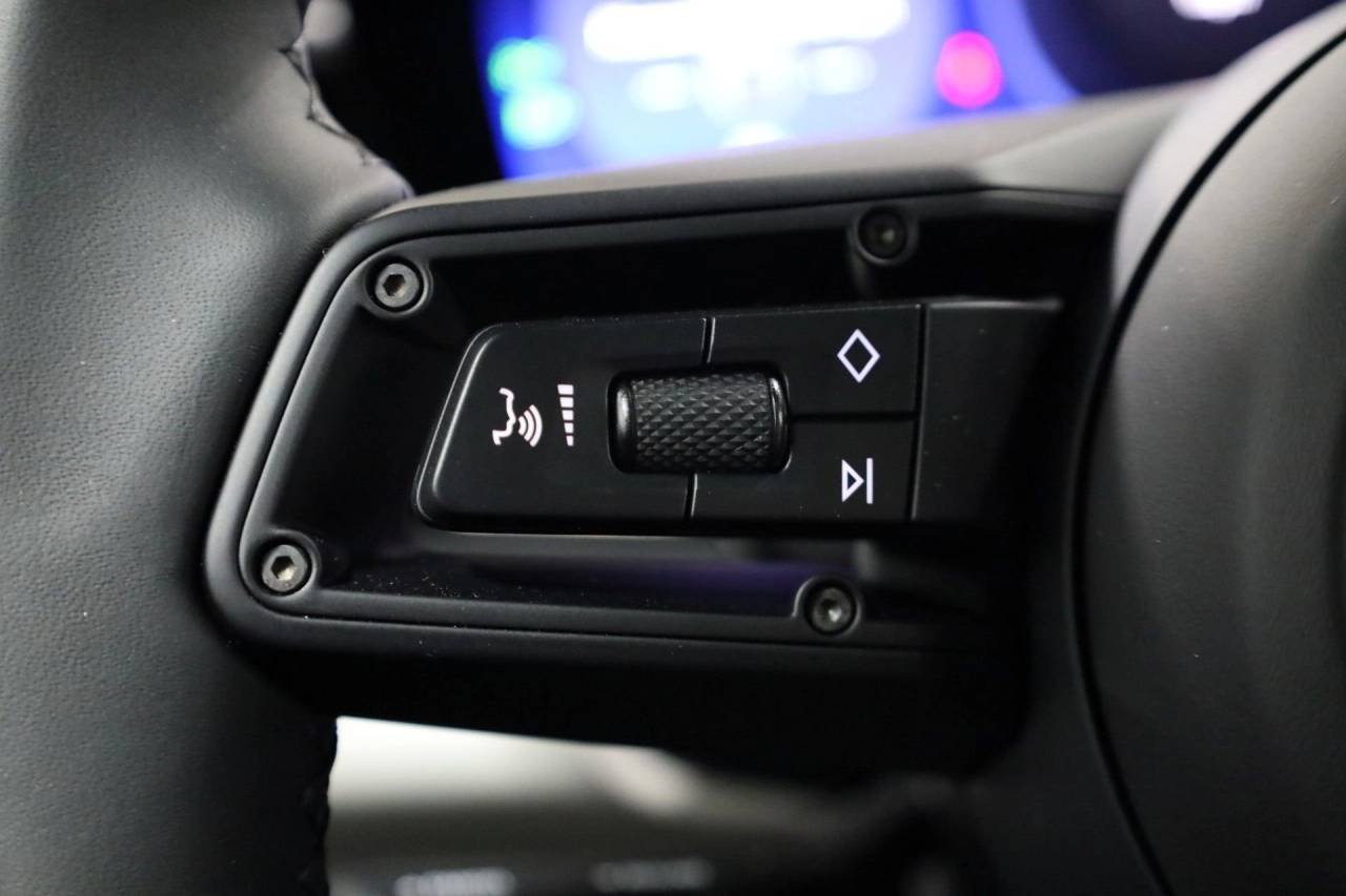 2025 Porsche Macan Turbo Electric - Photo 26