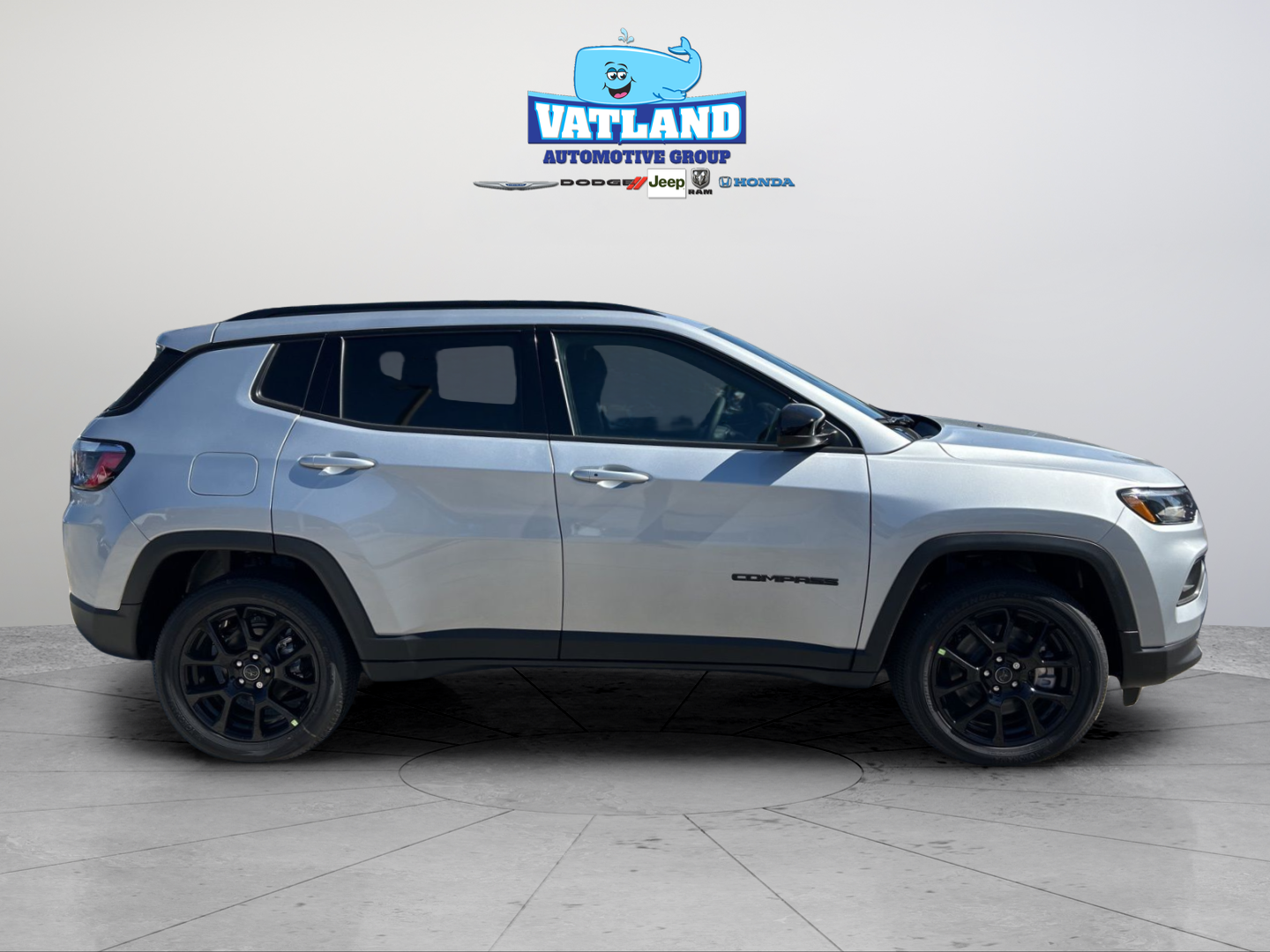 New 2026 Silver Zynith Metallic Clear-Coat Exterior Paint Jeep Latitude image 6