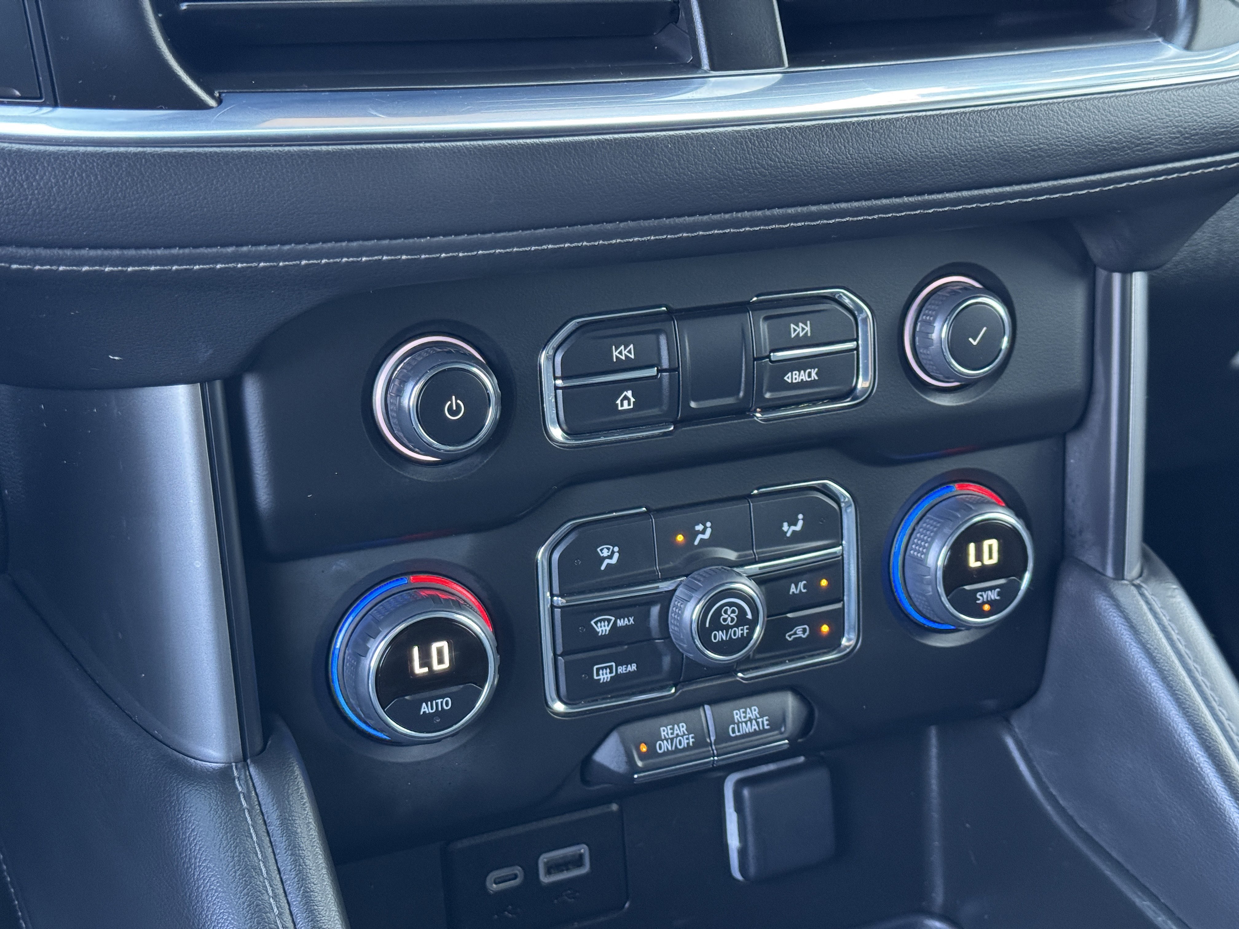 2024 Chevrolet Suburban LS - Photo 28