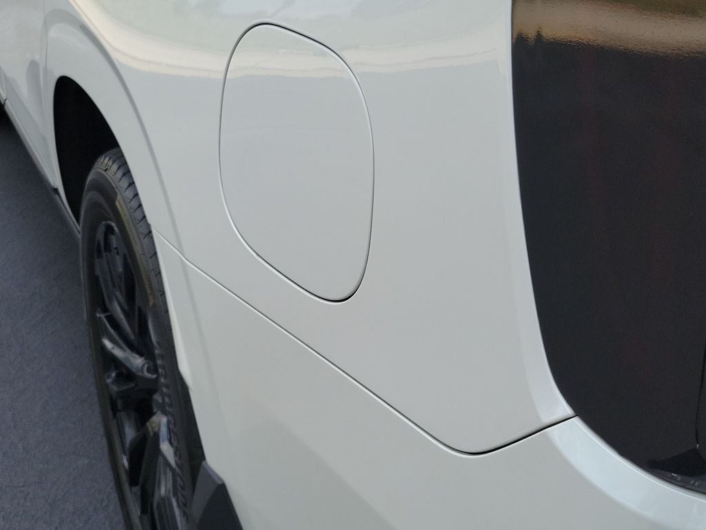 Used 2022 White GMC Denali image 10