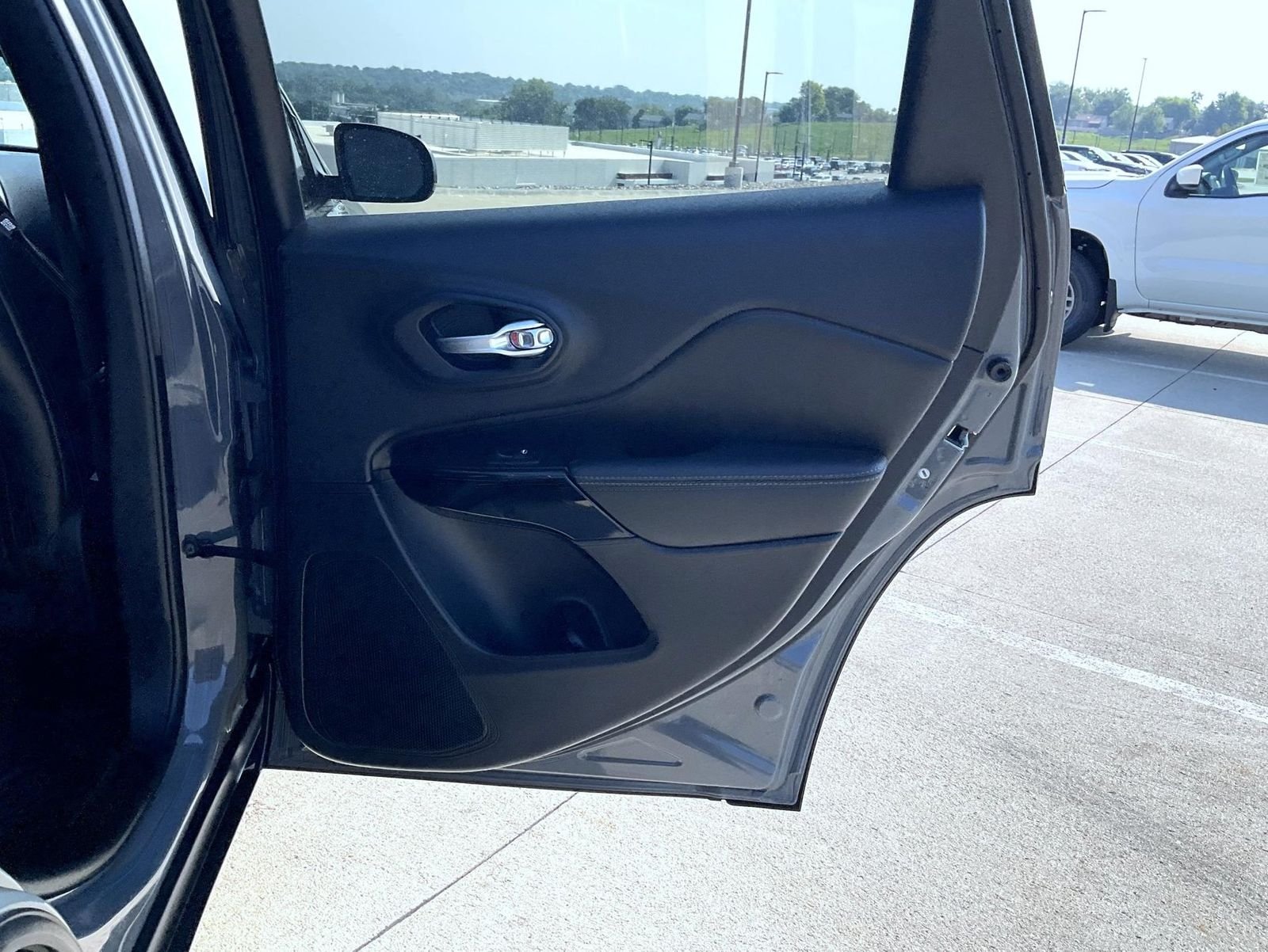 Used 2023 Gray Jeep Altitude image 21