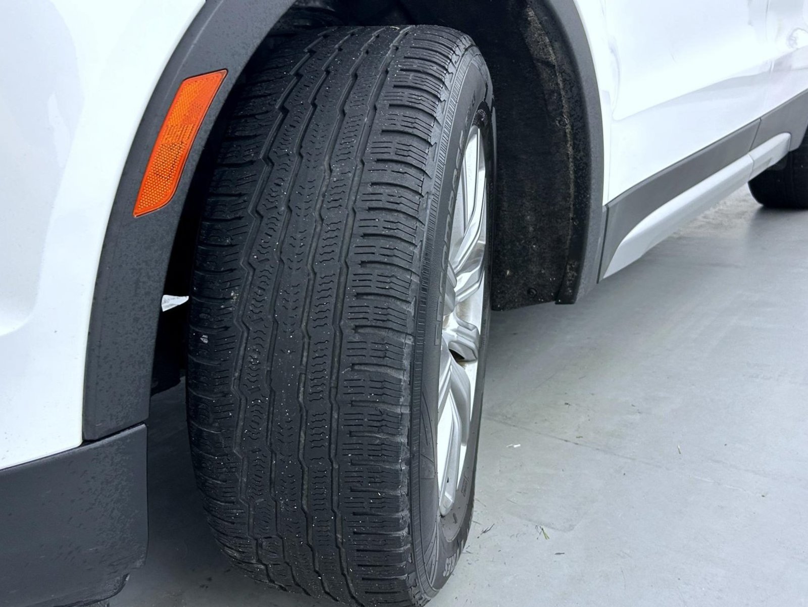 Used 2019 White Cadillac Premium Luxury image 37