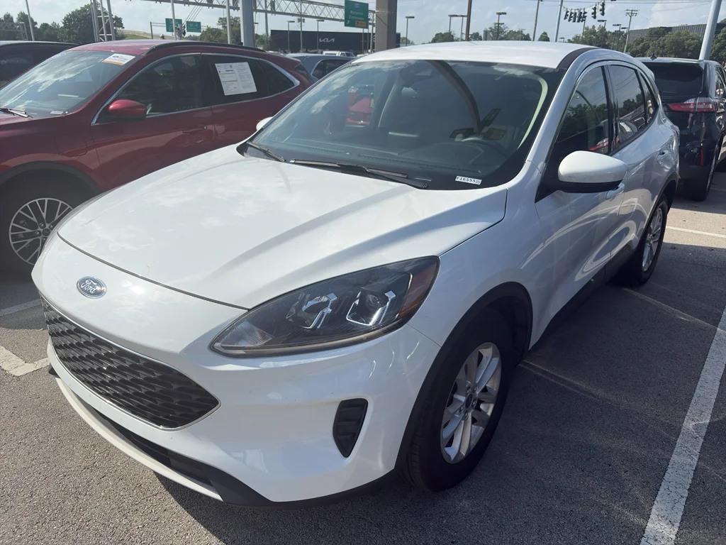 Used 2020 Oxford White Ford SE image 2
