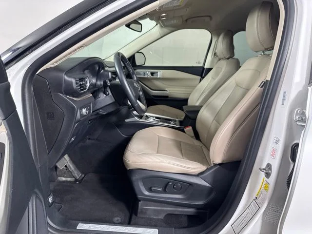 Used 2021 White Metallic Ford Limited image 11