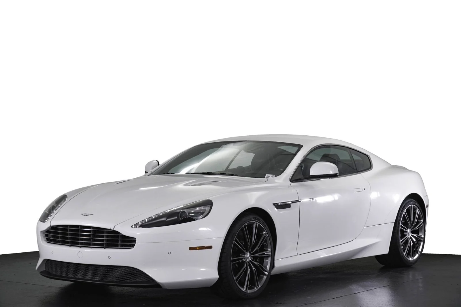 Used 2015 White Aston Martin  image 28