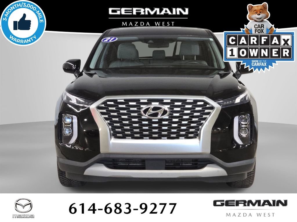 Used 2021 Black Hyundai SE image 2
