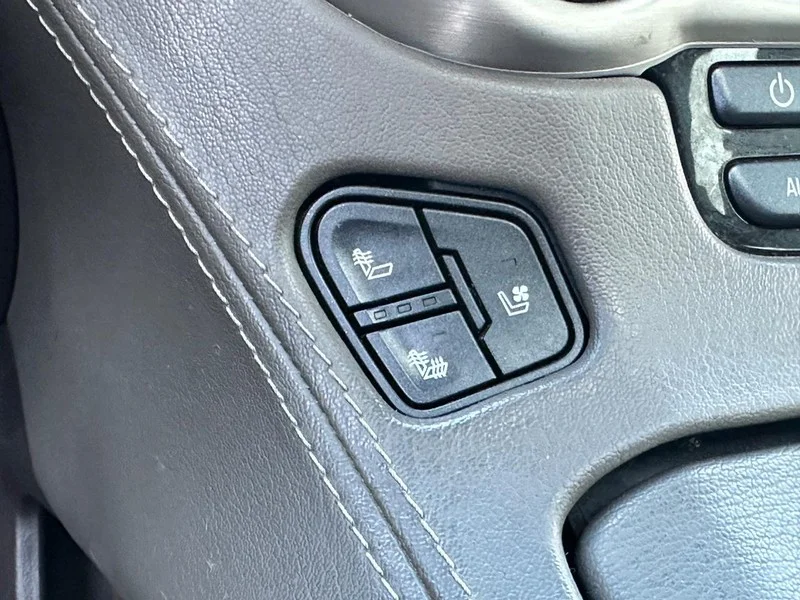 Used 2019 Dark Sapphire Blue Metallic GMC Denali image 29