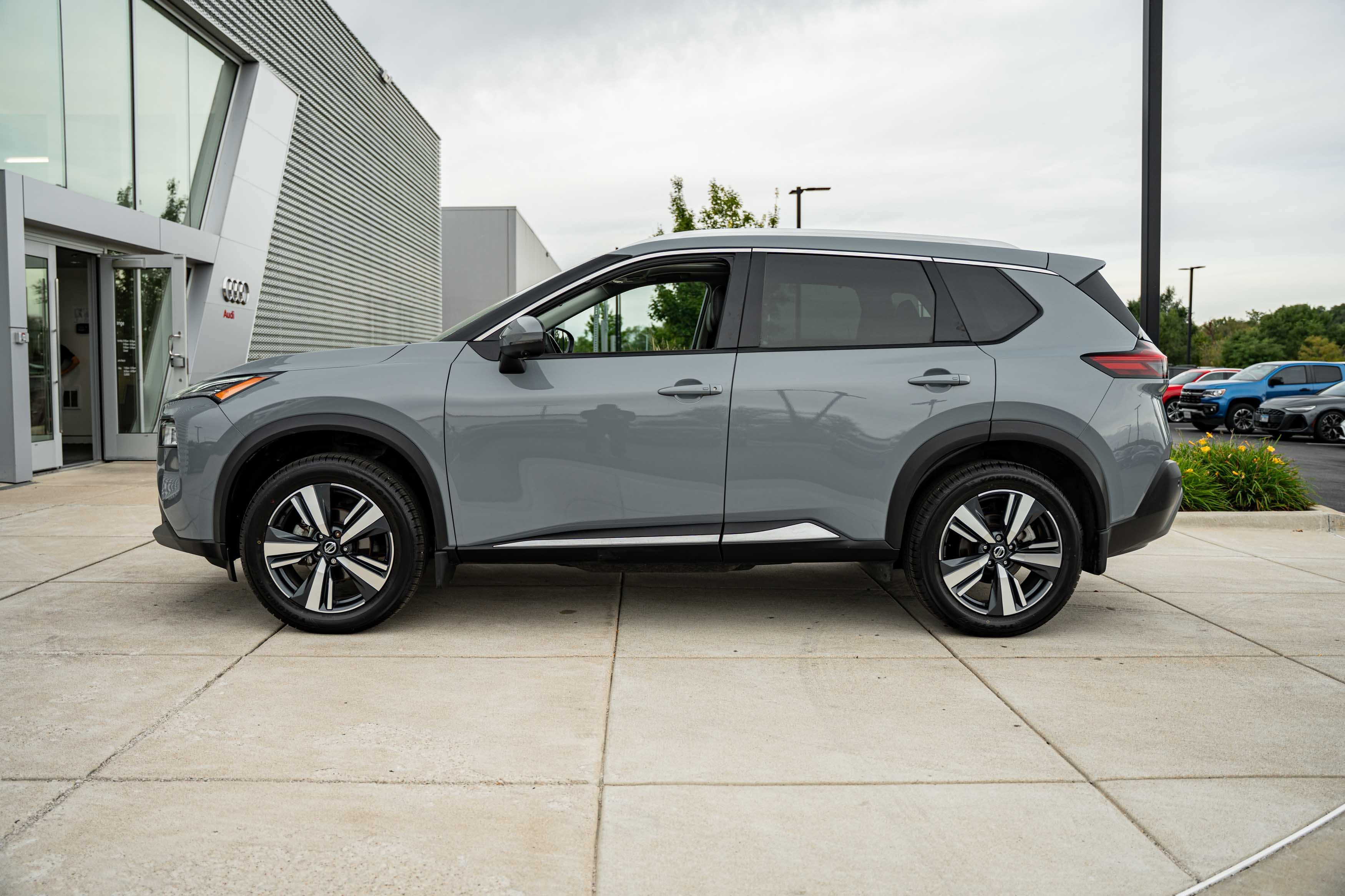 Used 2021 Boulder Gray Pearl Nissan SL image 5