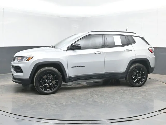 Used 2025 Silver Jeep Latitude image 10