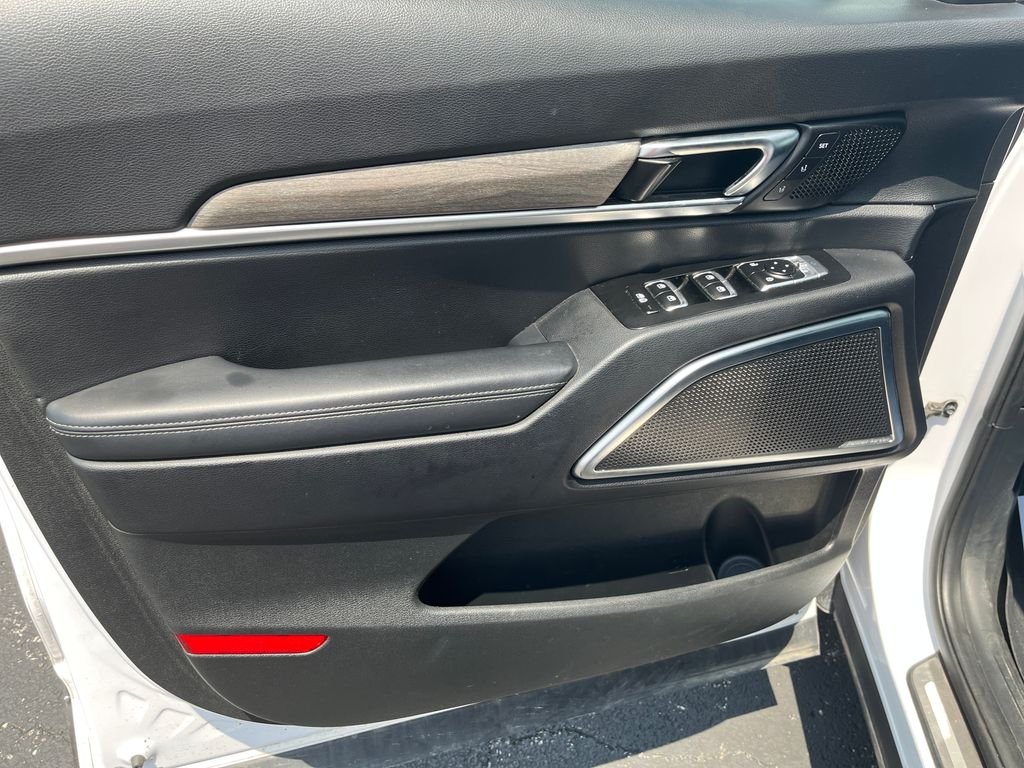 Used 2022 White Kia SX image 11