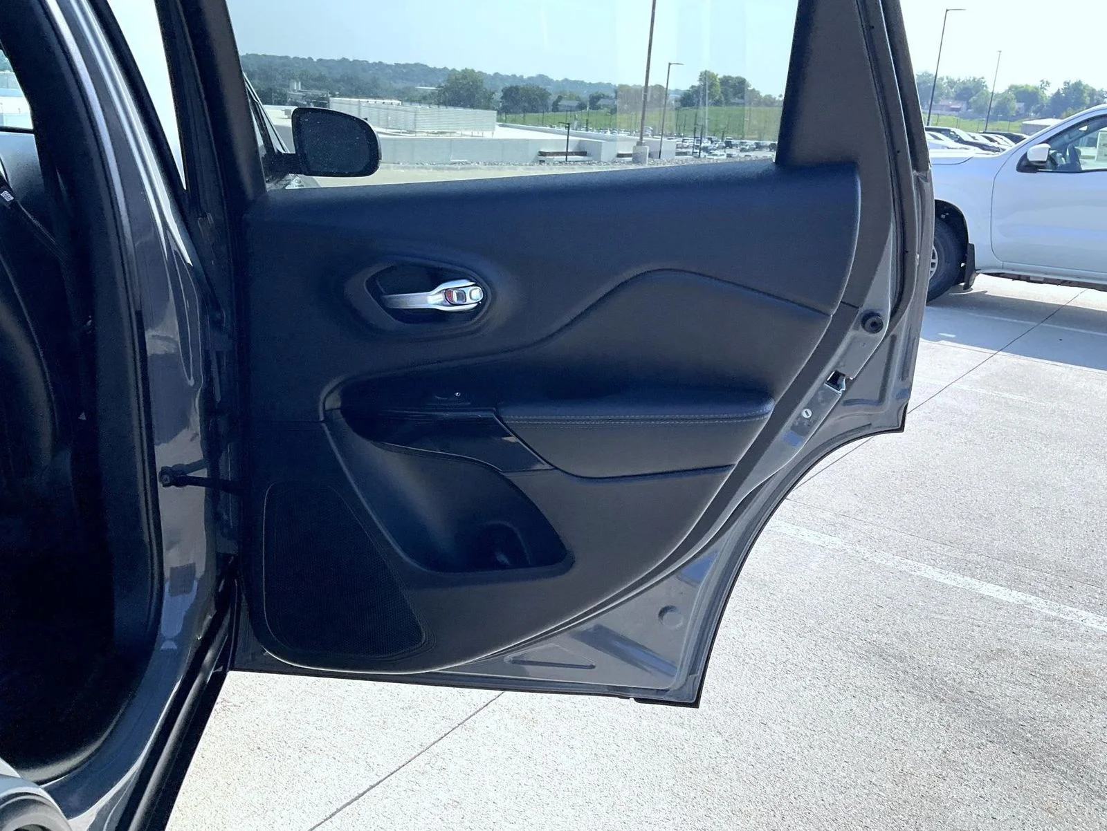 Used 2023 Gray Jeep Altitude image 21