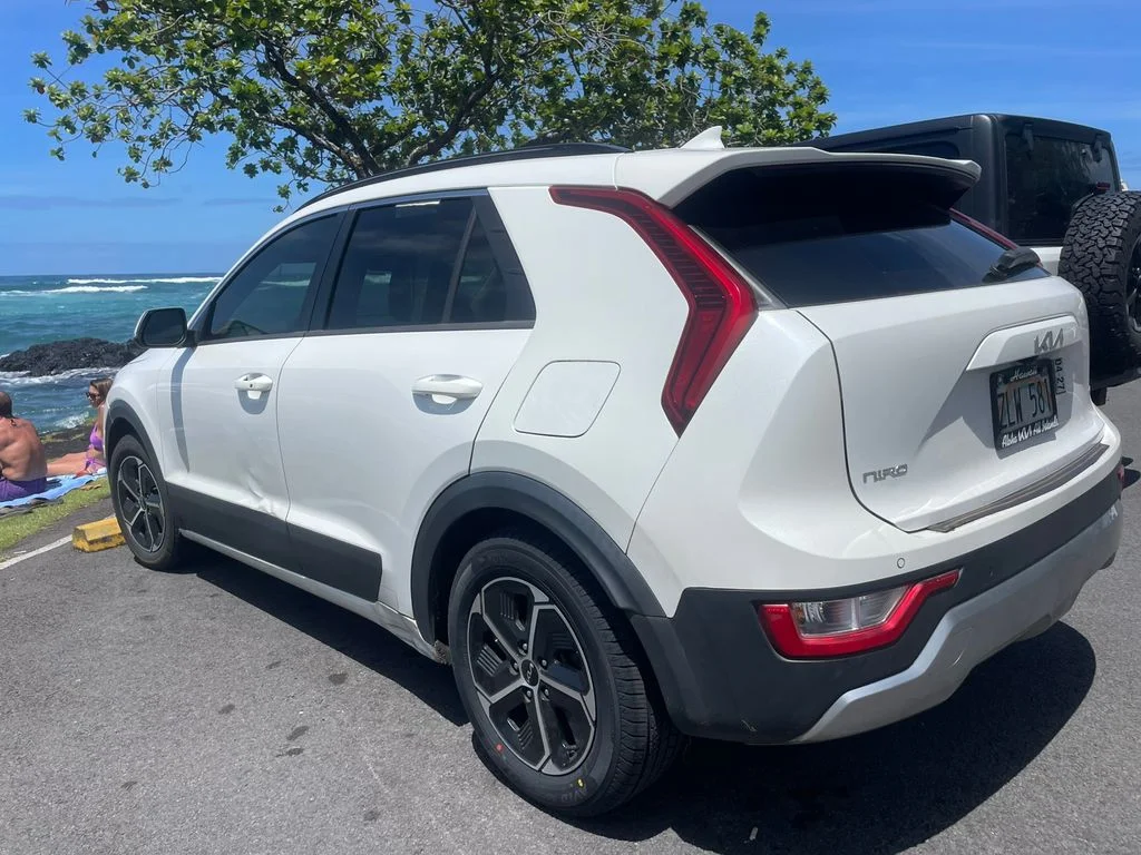 Used 2023 White Kia EX image 3