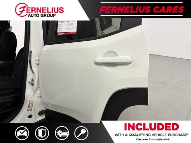Used 2023 White Jeep Latitude image 13