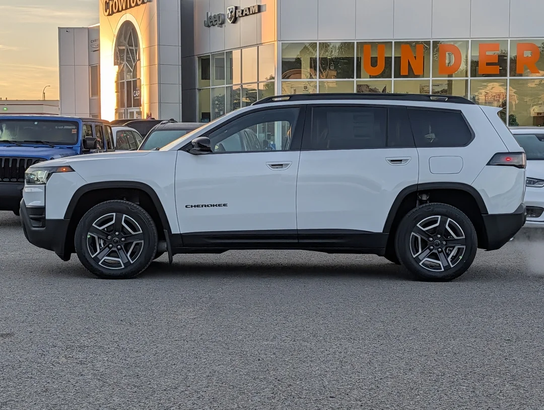 New 2026 White Jeep Limited - - 4x4 - Hybrid - Panoramic Sunroof - Leather Seats - Heated Seats & More! image 5