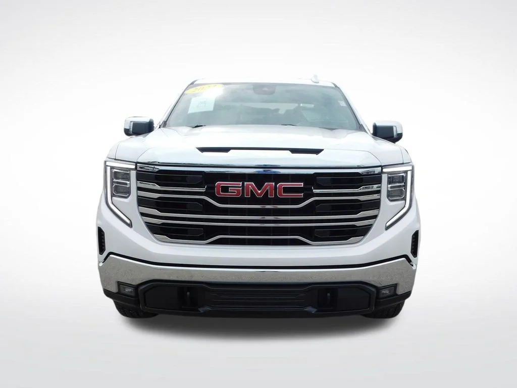 Used 2023 White GMC SLT image 13