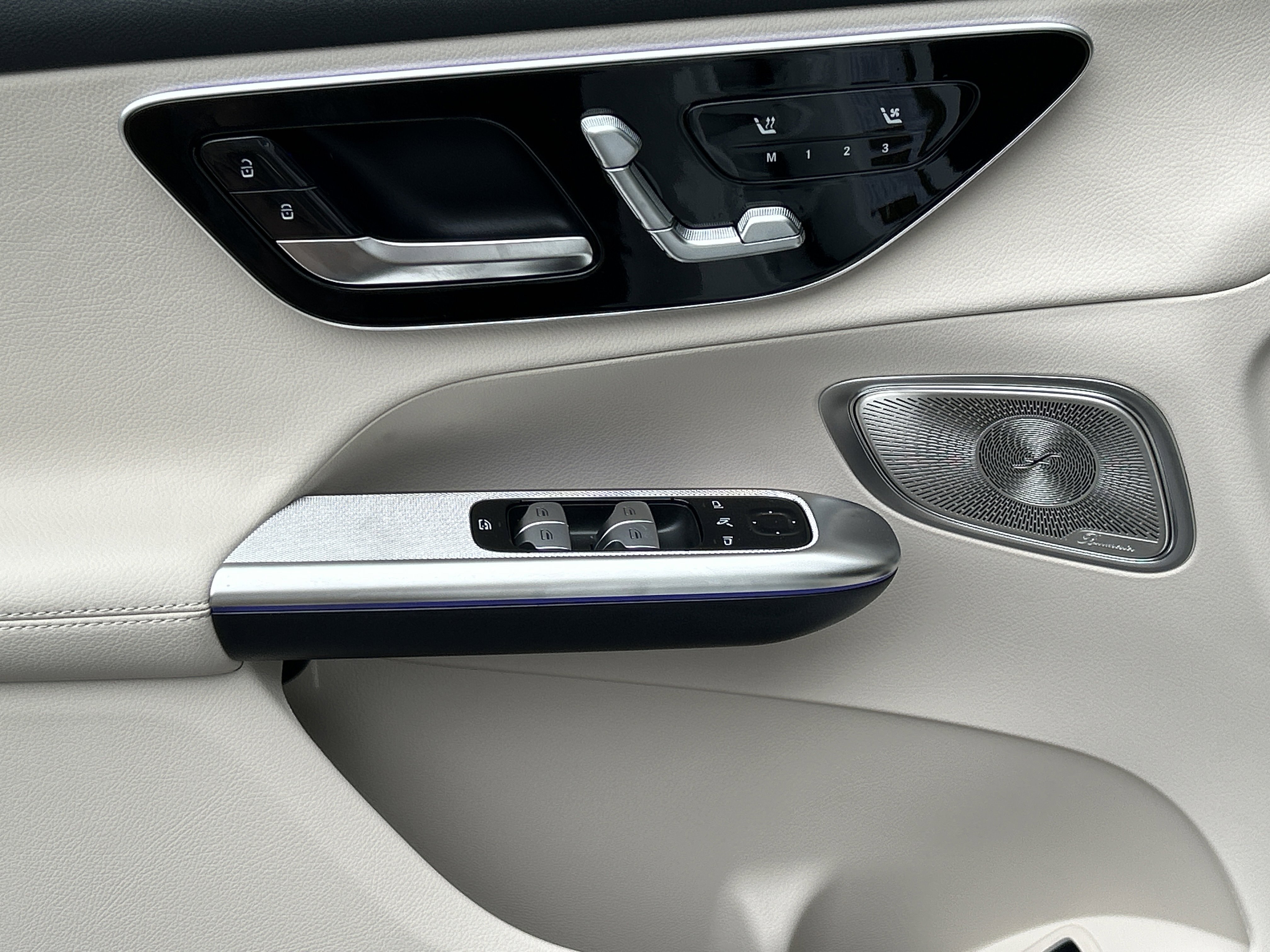 New 2026 MANUFAKTUR Moonlight White Metallic Mercedes-Benz GLC 300 SUV image 18