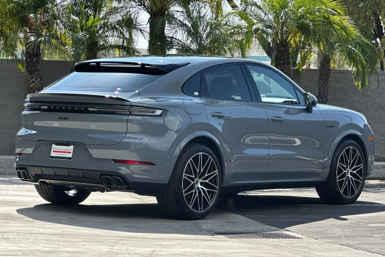 2026 Porsche Cayenne Coup Turbo E-Hybrid - Photo 8