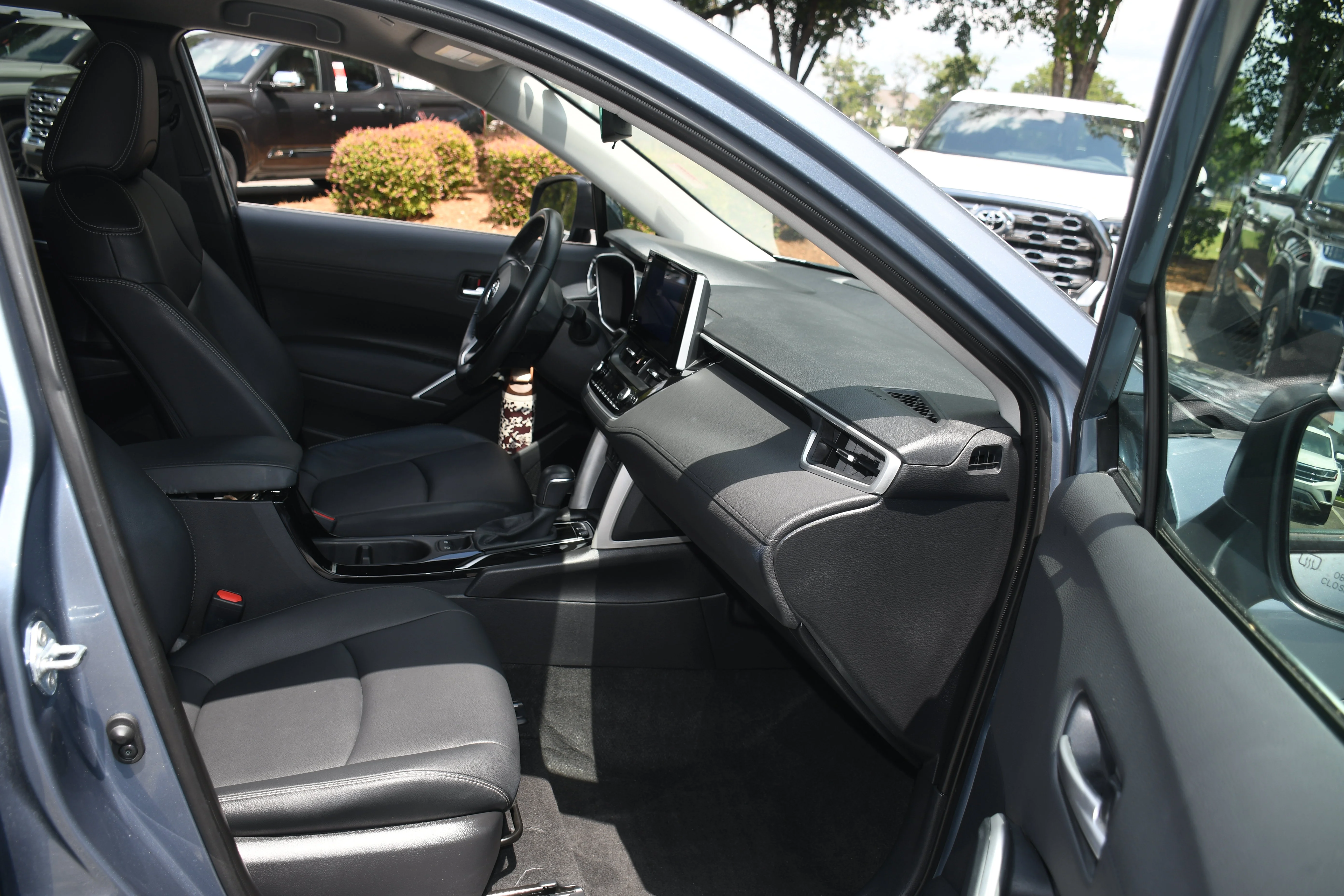 Certified Used 2025  Toyota XLE image 20