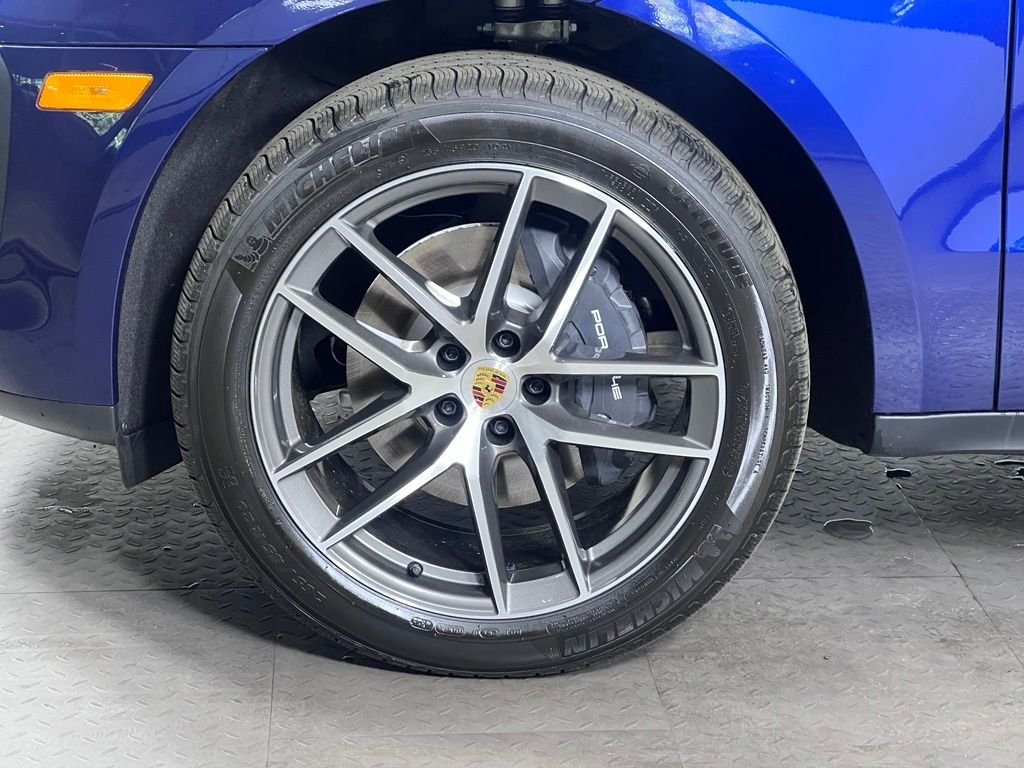 New 2026 Gentian Blue Metallic Porsche  image 11