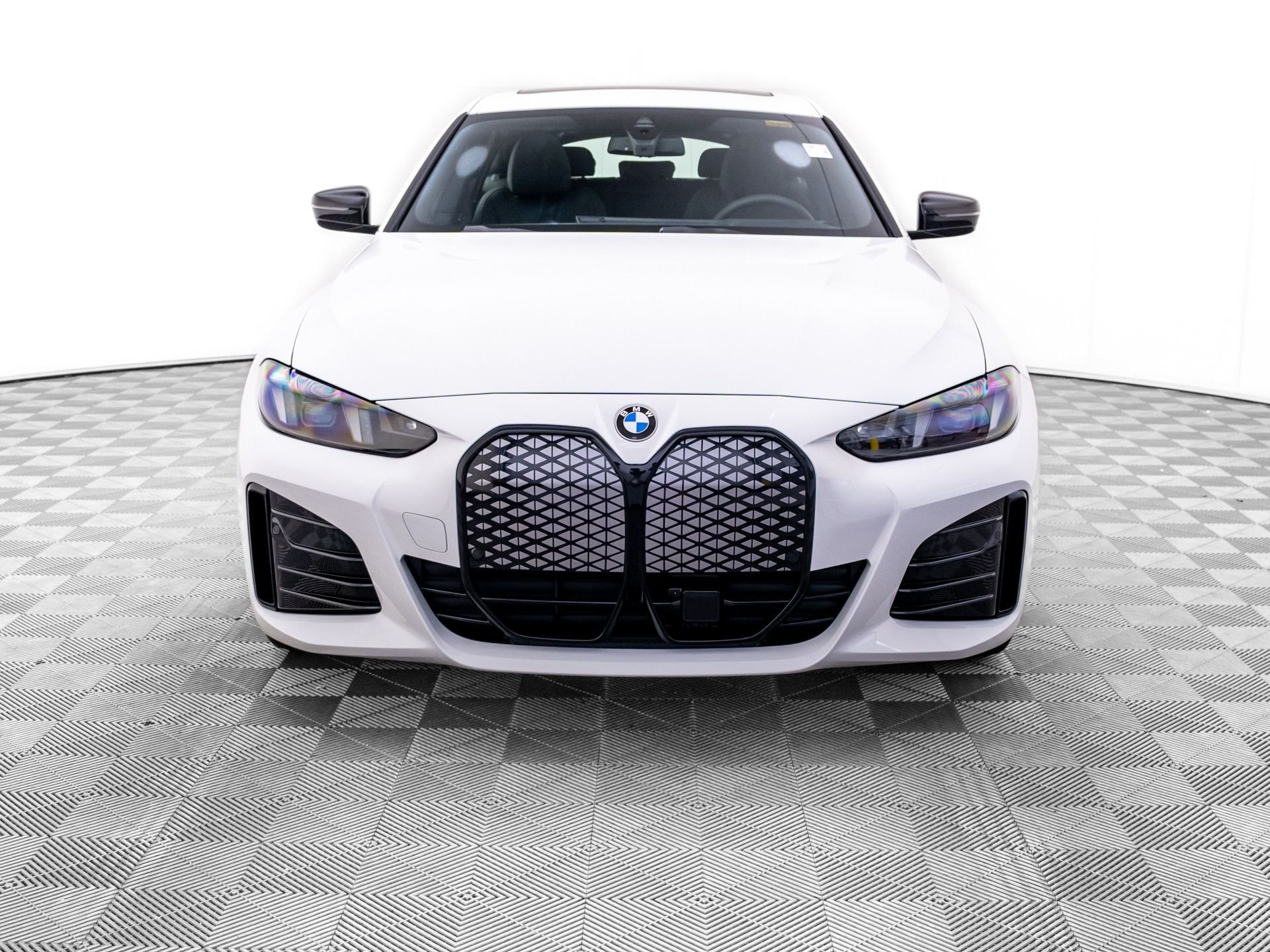 New 2026 Alpine White BMW xDrive40 image 10