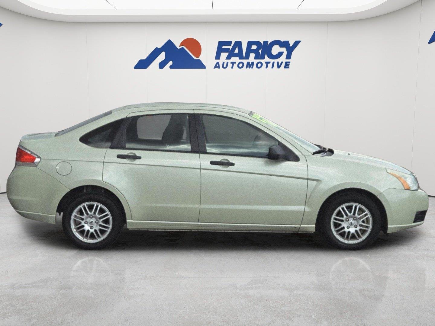 Used 2010  Ford SE image 4