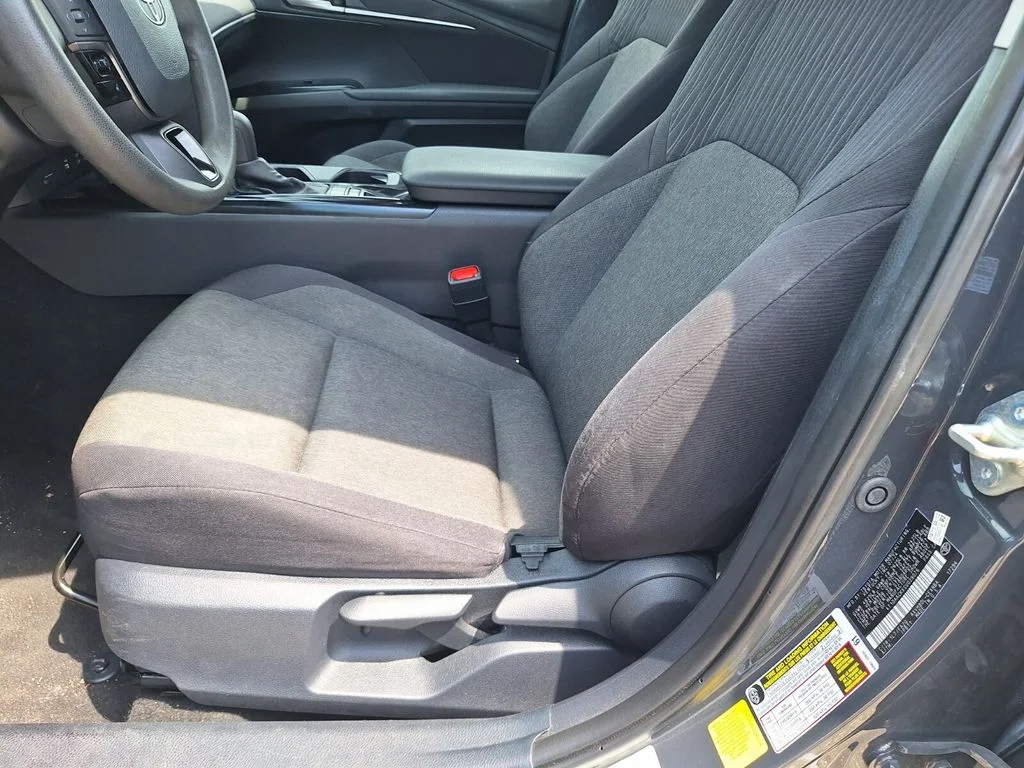 2025 Toyota Camry LE - Photo 28