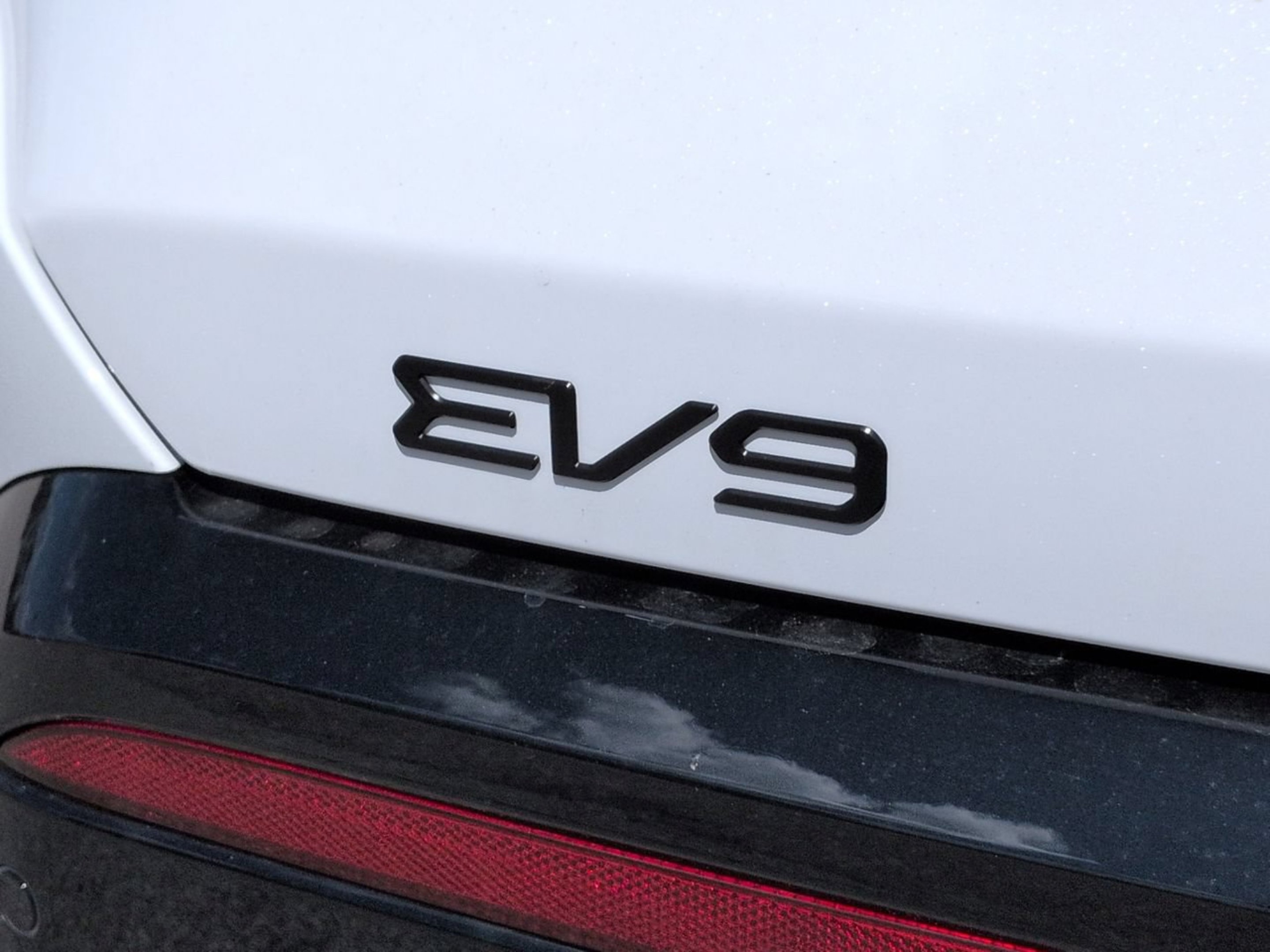 New 2026 Glacial White Pearl Kia Land AWD image 37