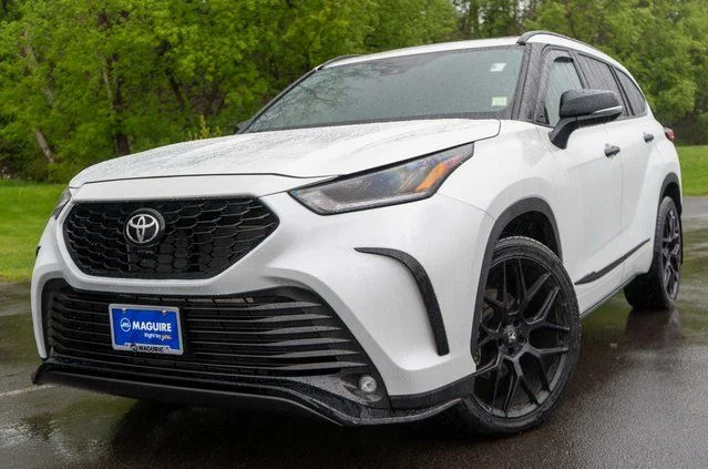 Used 2022 Beige Toyota XSE image 1