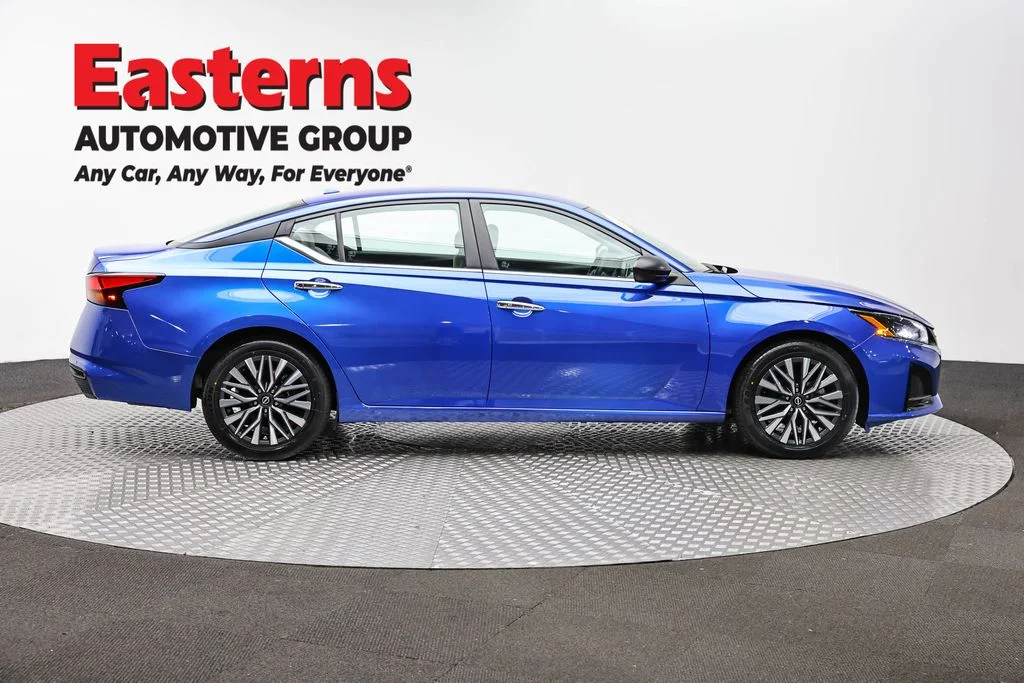Used 2025 Blue Nissan 2.5 SV image 4