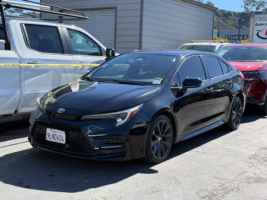 Used 2024  Toyota SE image 2