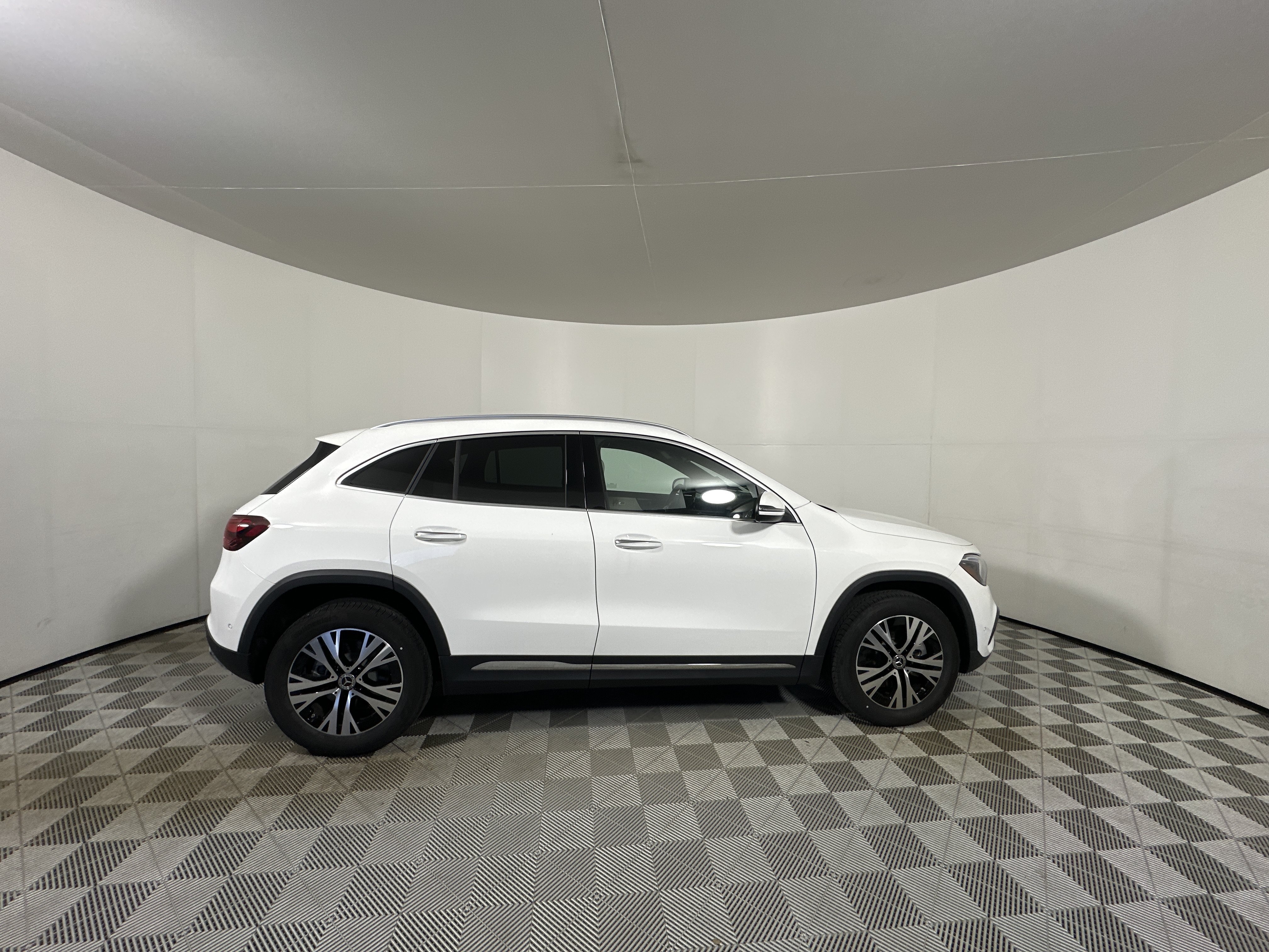 New 2026 POLAR WHITE Mercedes-Benz GLA 250 image 8