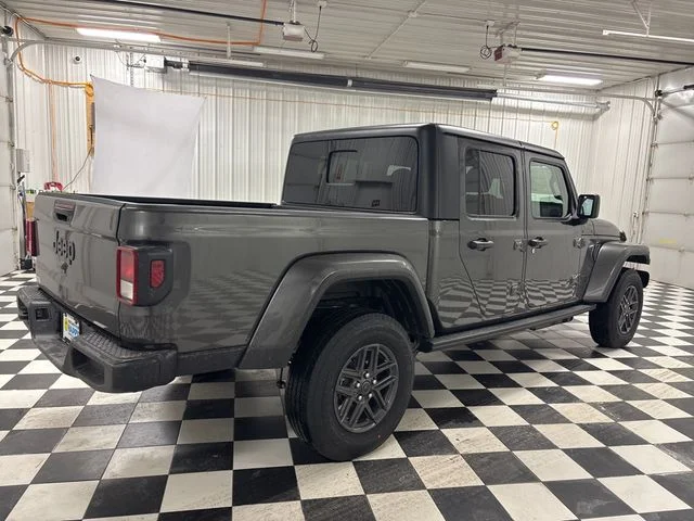 New 2026 Granite Crystal Metallic Clear-Coat Exterior Paint Jeep Sport S image 6