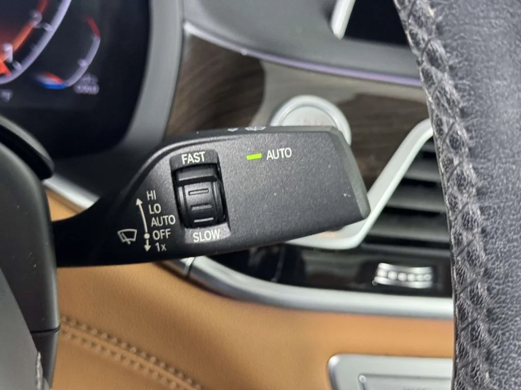 New 2022 Black BMW 750i xDrive image 24