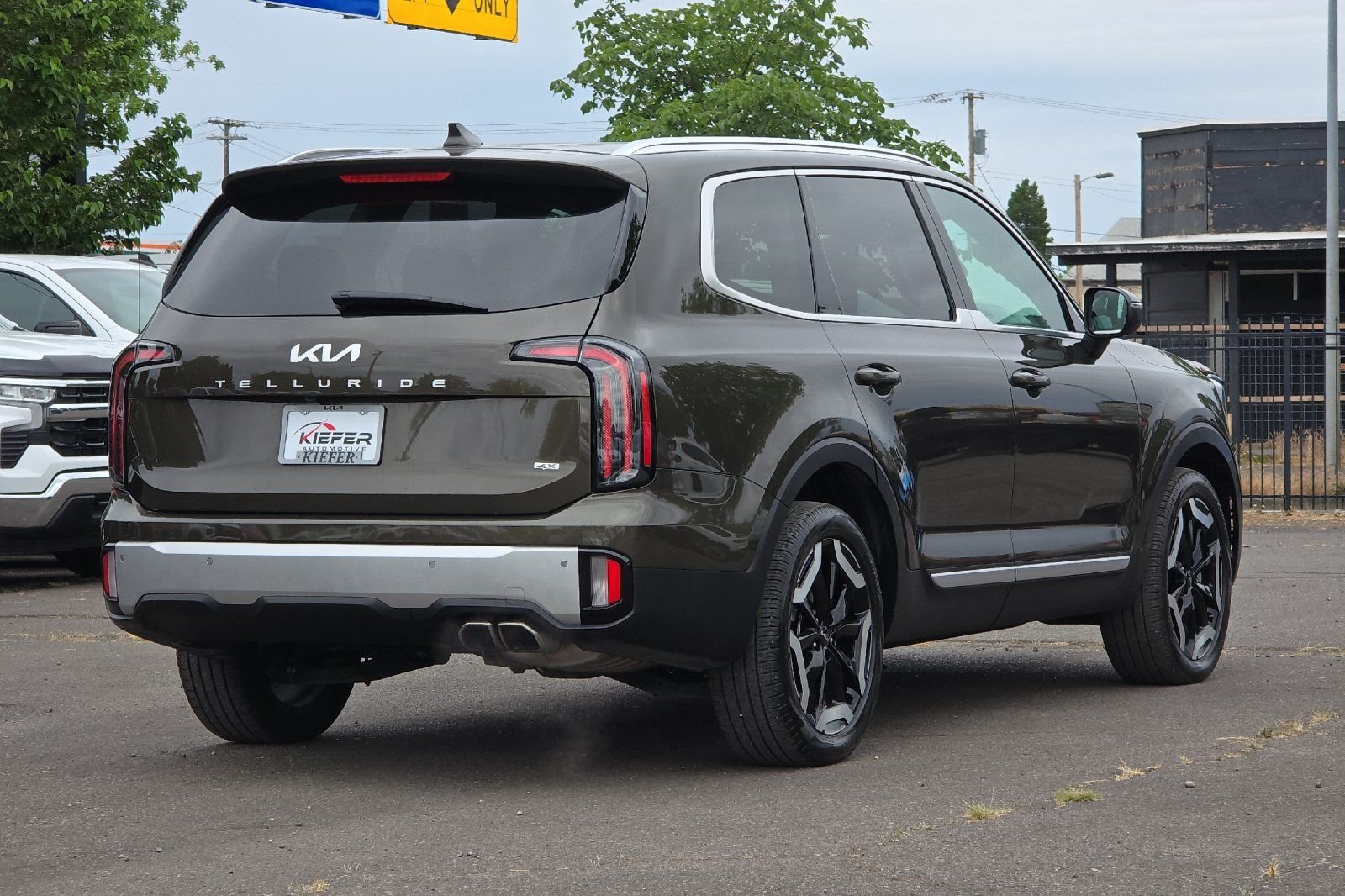 Used 2024 Green Kia EX image 4